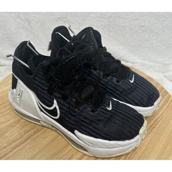 Nike Kids' Grade School LeBron Witness 6 Basketball Shoes Size 4 Youth - Picture 3 of 6